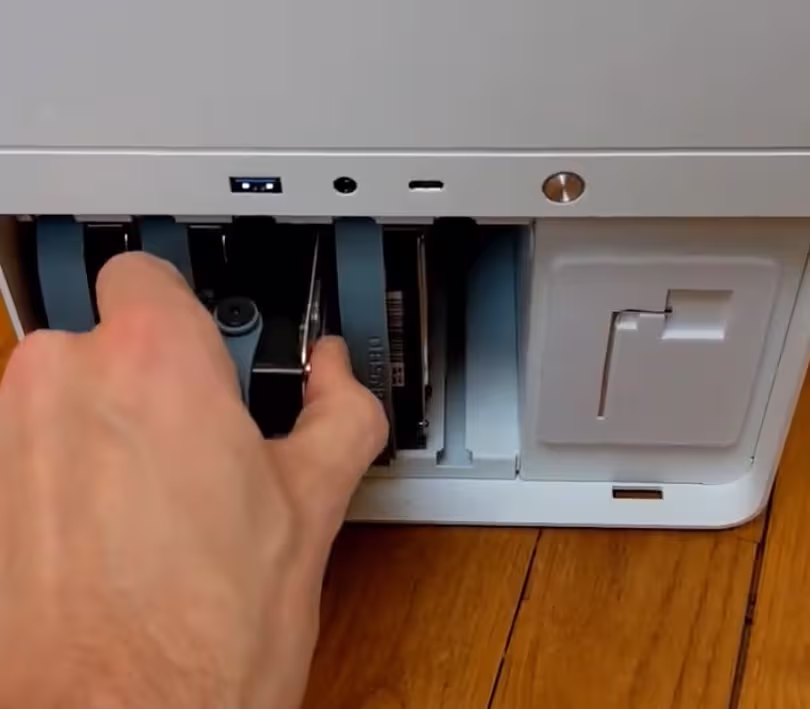 Système hotswap avec connecteurs pour les disques durs